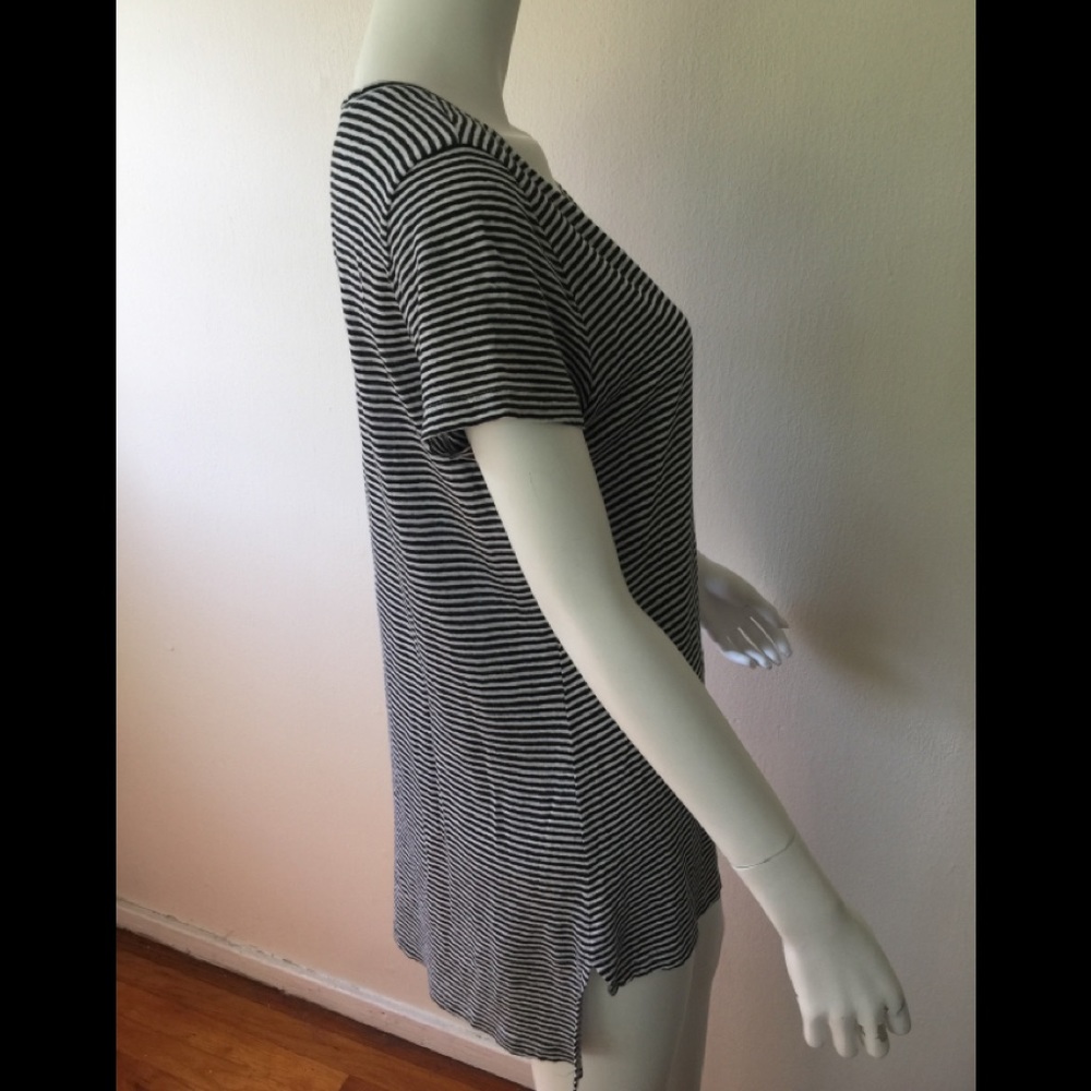 Eileen Fisher navy/white stripe linen hilo top